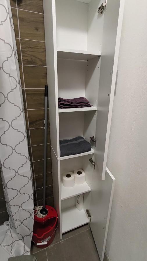 Apartamento Garsoniera 30Mp Chrysflatty1 - Free Netflix Arad Exterior foto