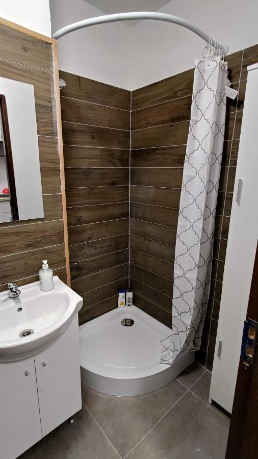 Apartamento Garsoniera 30Mp Chrysflatty1 - Free Netflix Arad Exterior foto