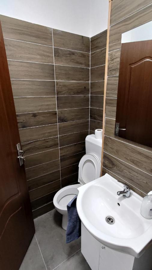 Apartamento Garsoniera 30Mp Chrysflatty1 - Free Netflix Arad Exterior foto